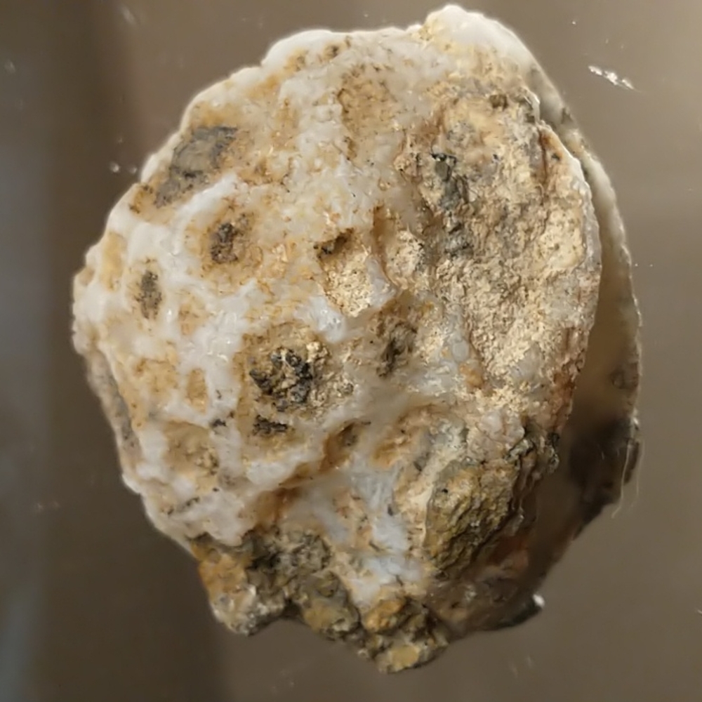 Beautiful Quartz Geode - Picture 2 of 3